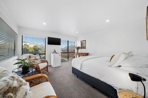 Balmoral Lodge image 19